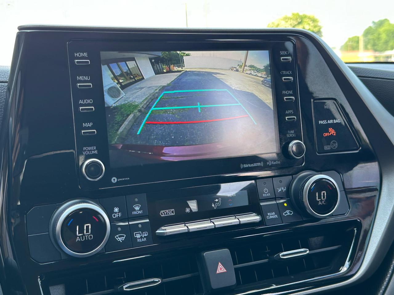 Toyota Highlander LE FWD (Natl) 2021
