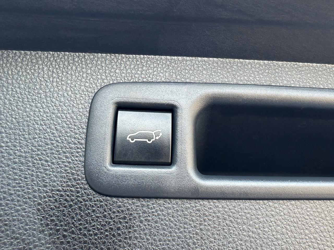 Toyota Highlander LE FWD (Natl) 2021