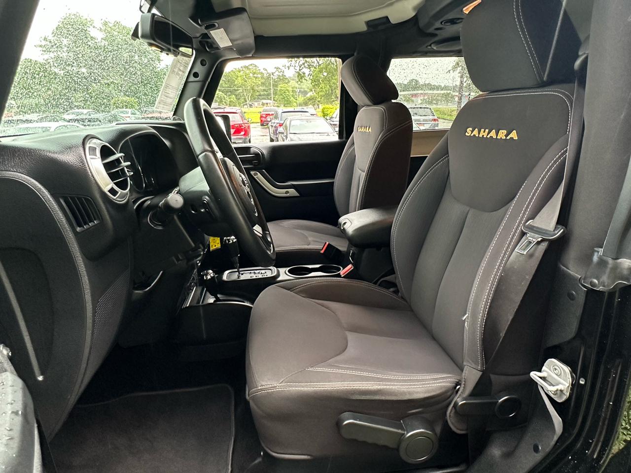 Jeep Wrangler 4WD 2dr Sahara 2013