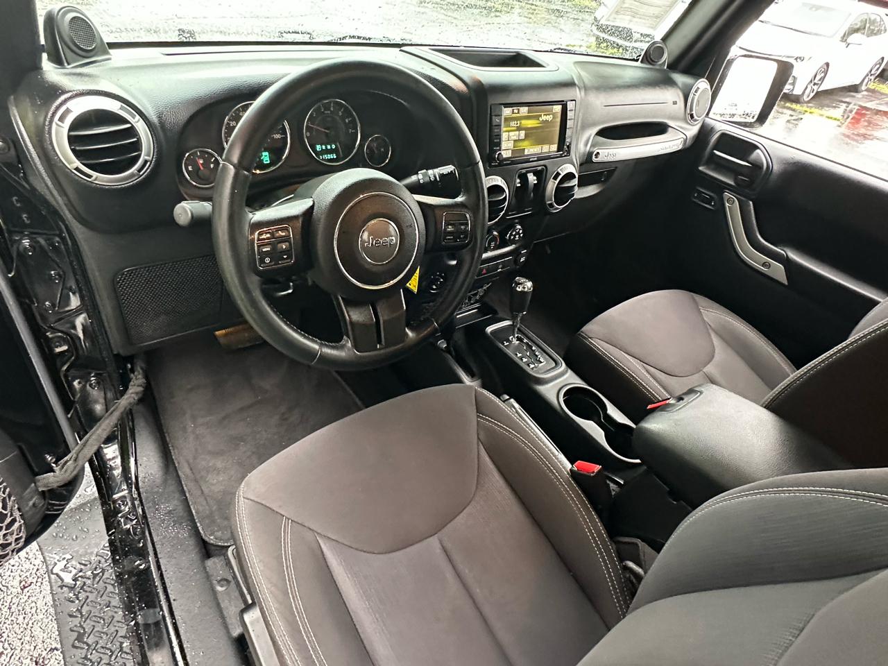 Jeep Wrangler 4WD 2dr Sahara 2013