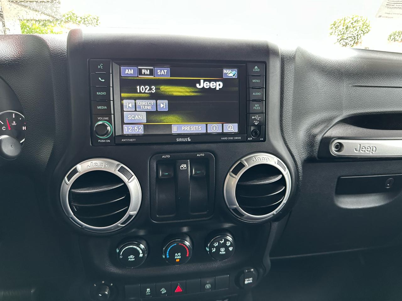 Jeep Wrangler 4WD 2dr Sahara 2013