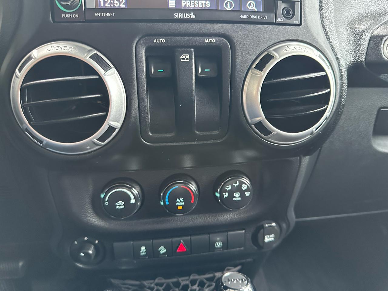 Jeep Wrangler 4WD 2dr Sahara 2013