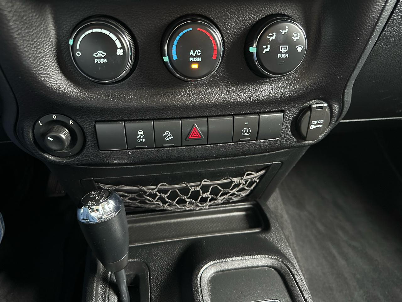 Jeep Wrangler 4WD 2dr Sahara 2013