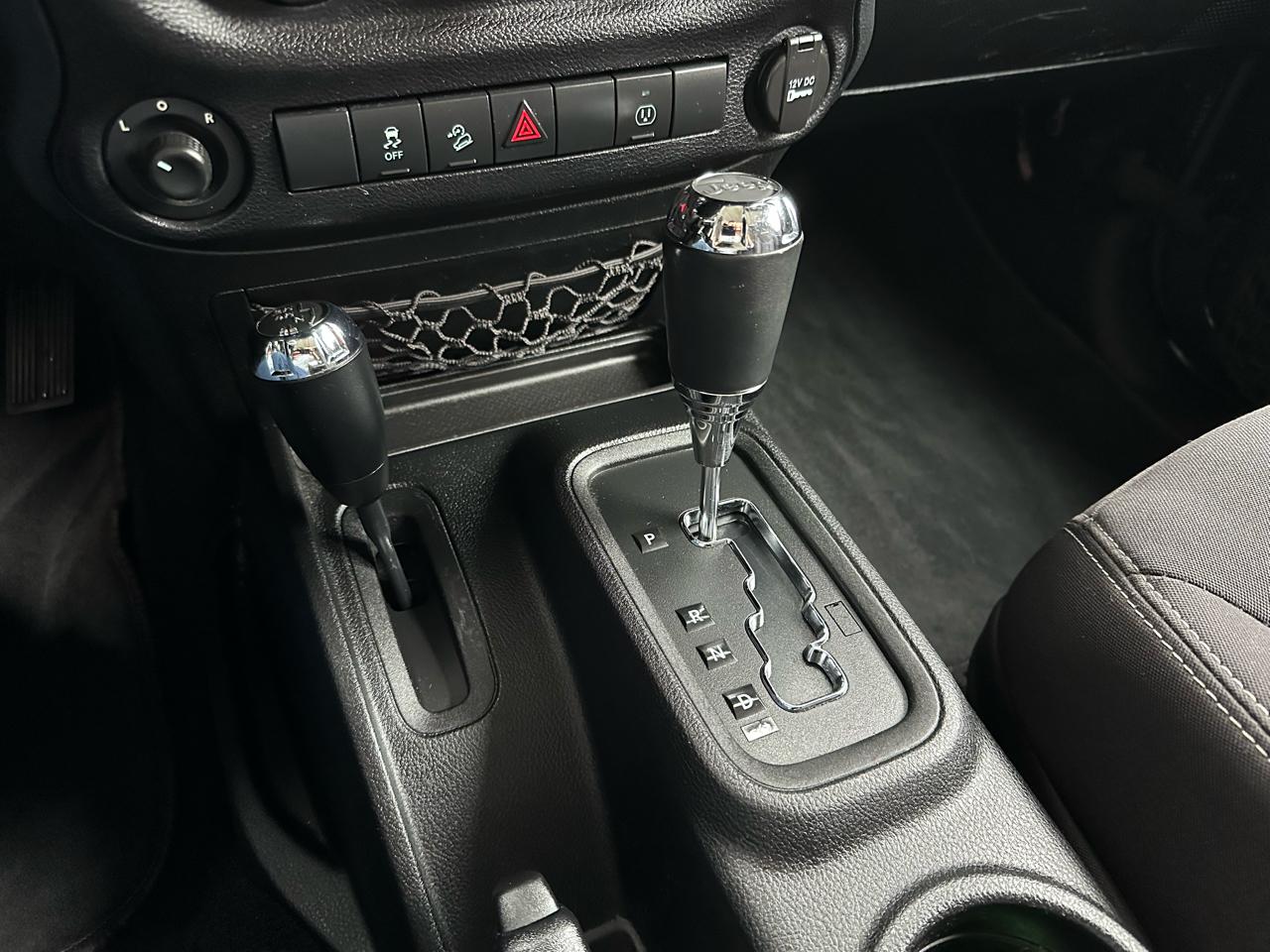 Jeep Wrangler 4WD 2dr Sahara 2013