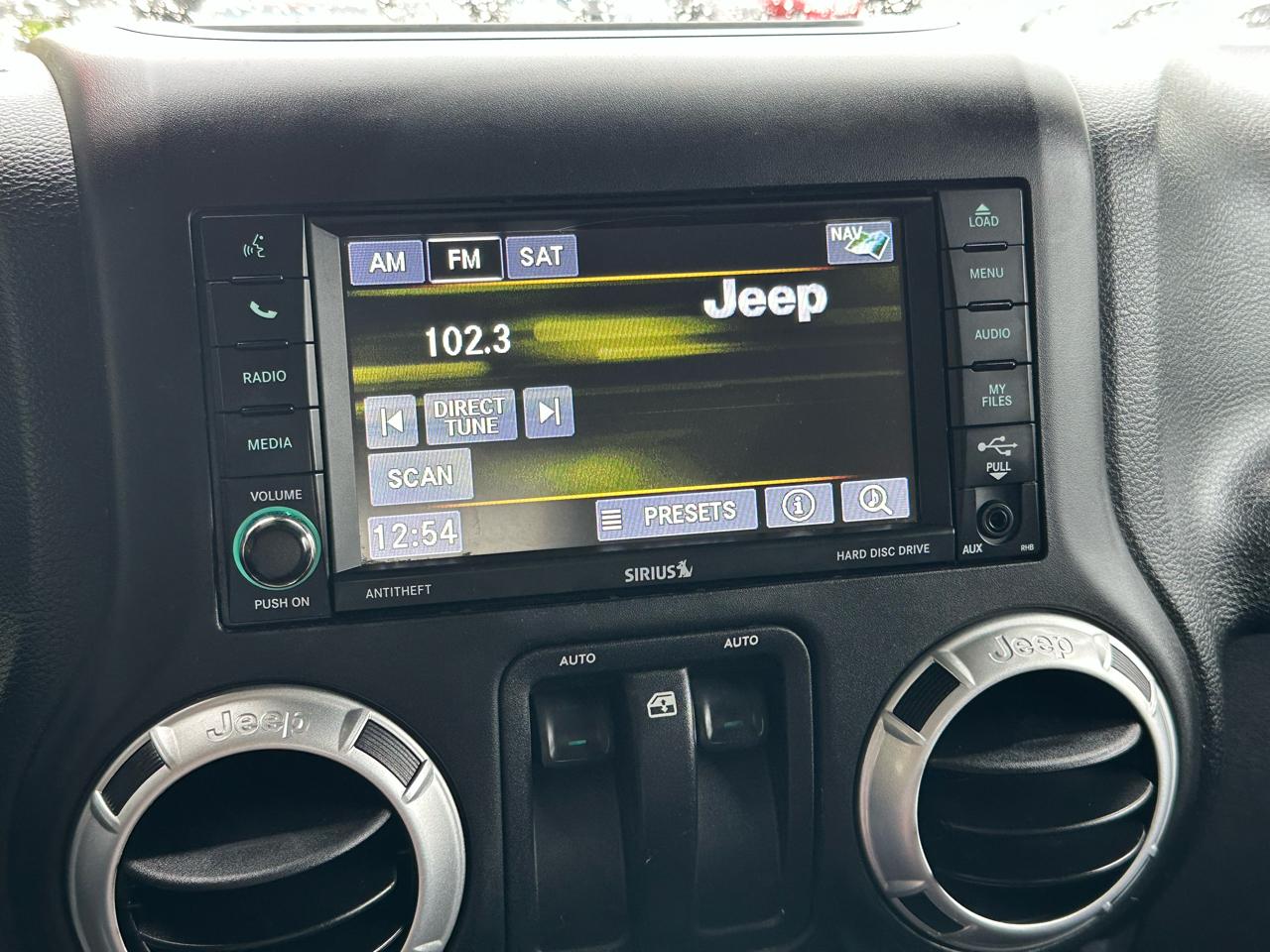 Jeep Wrangler 4WD 2dr Sahara 2013