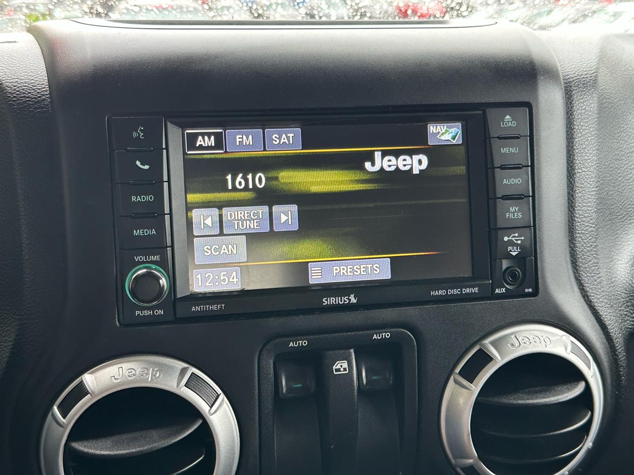 Jeep Wrangler 4WD 2dr Sahara 2013