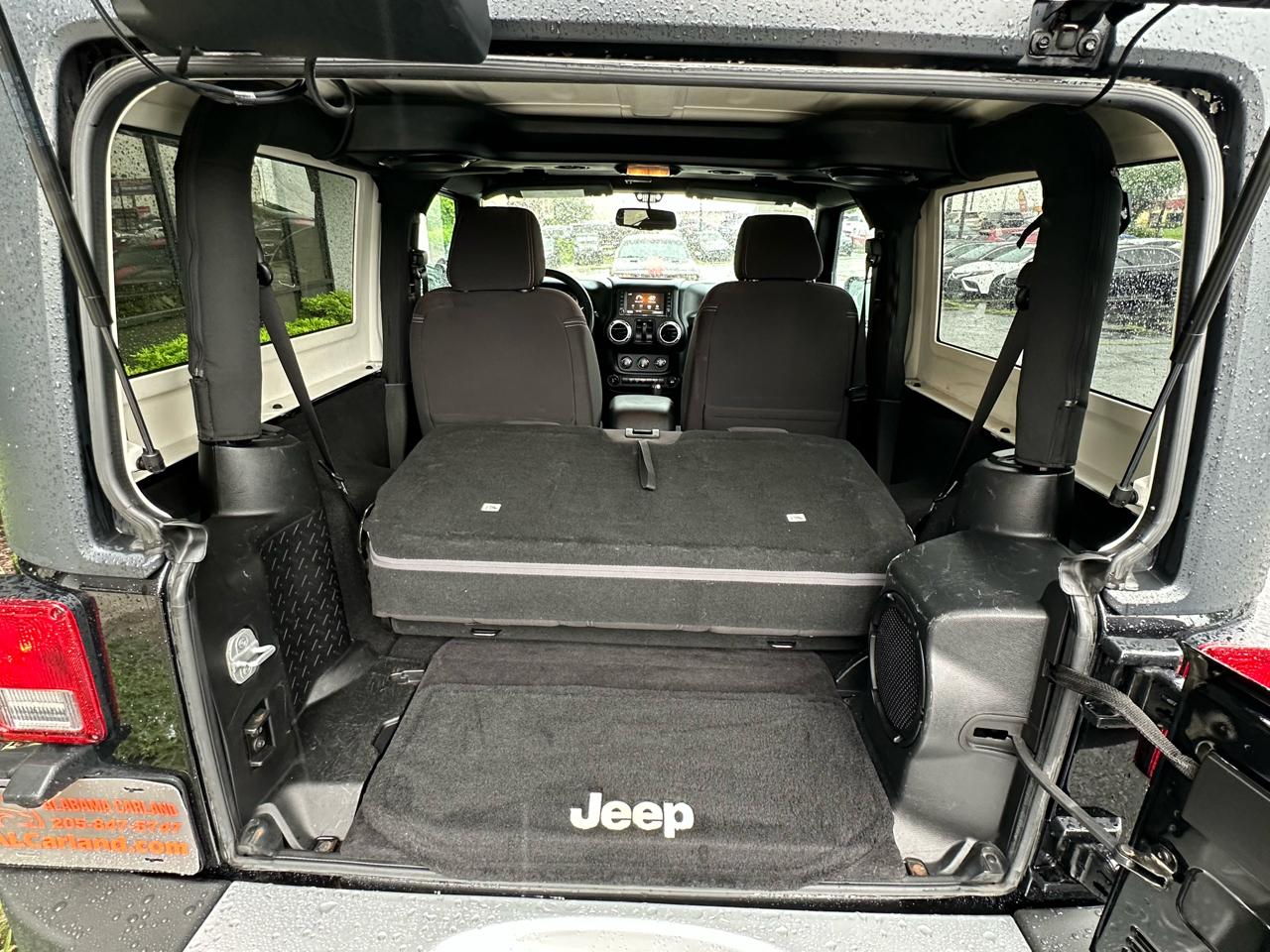 Jeep Wrangler 4WD 2dr Sahara 2013
