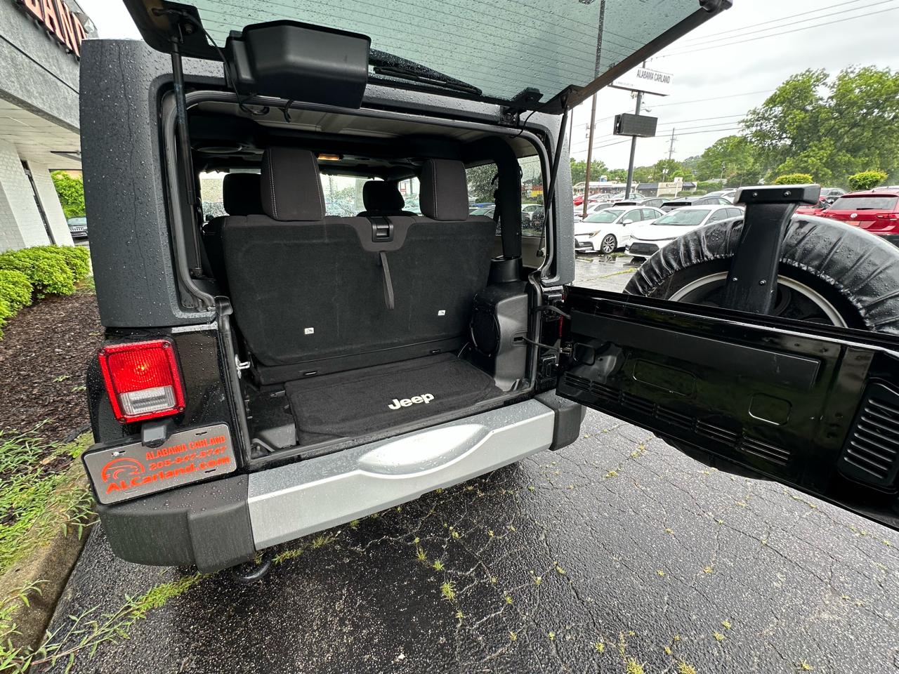 Jeep Wrangler 4WD 2dr Sahara 2013