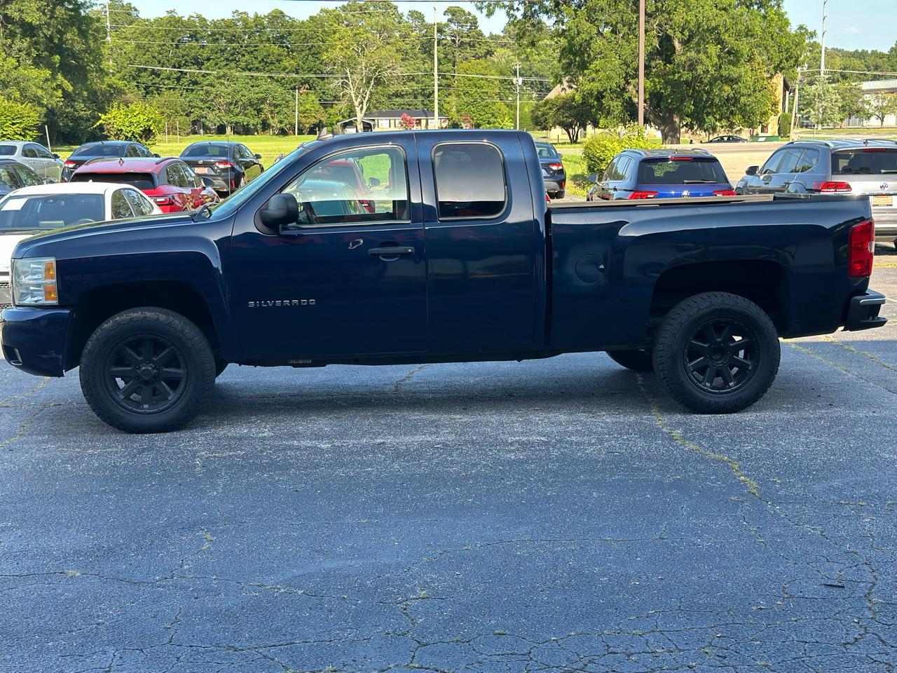 Chevrolet Silverado 1500 2WD Ext Cab 143.5" LT 2011