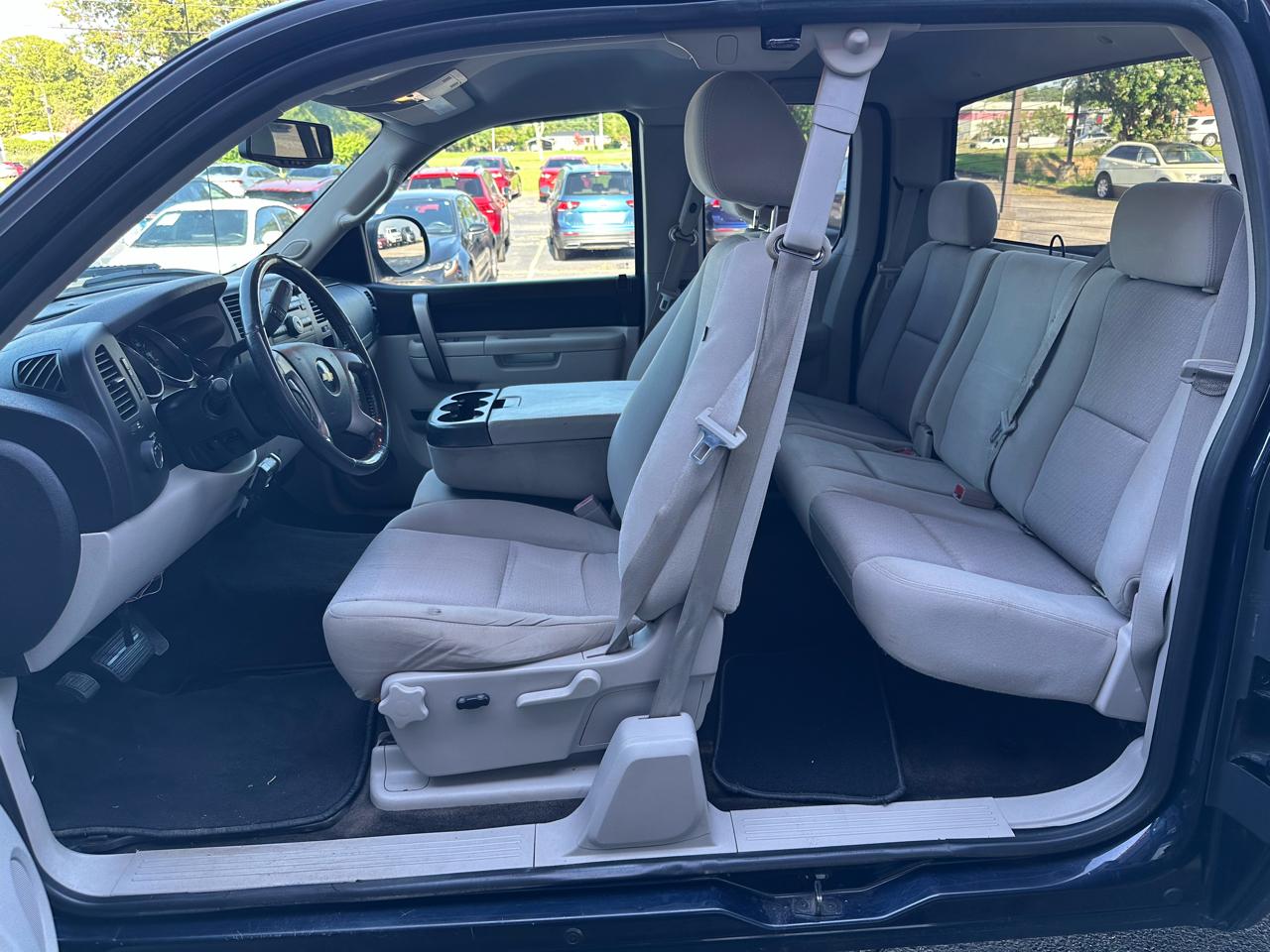 Chevrolet Silverado 1500 2WD Ext Cab 143.5" LT 2011