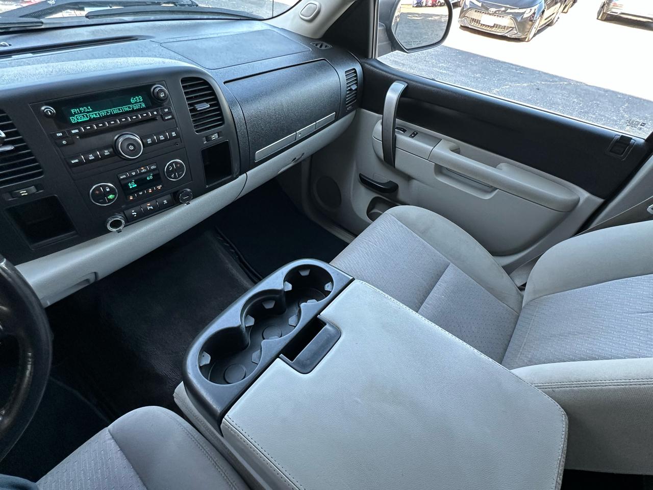 Chevrolet Silverado 1500 2WD Ext Cab 143.5" LT 2011