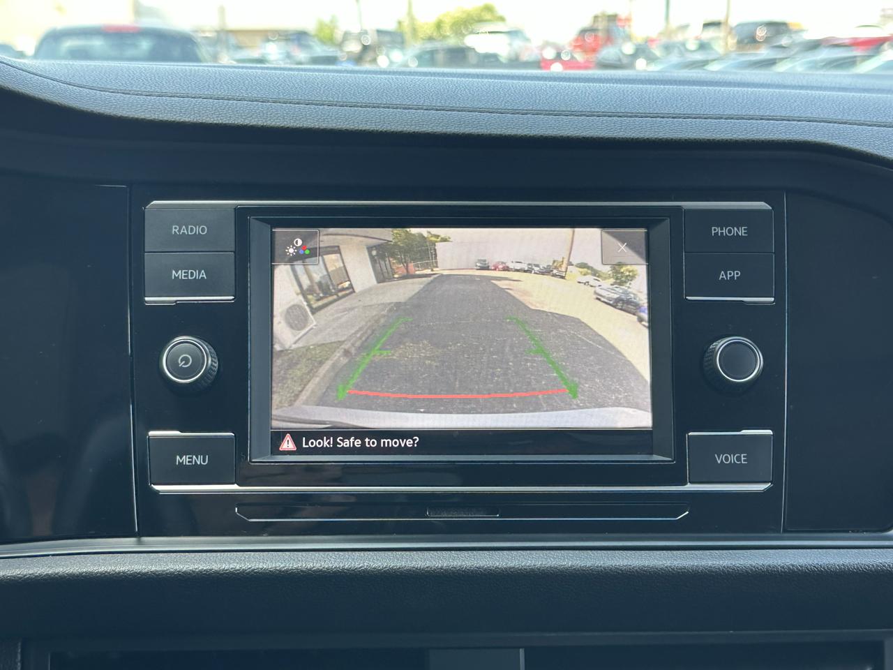 Volkswagen Jetta SE Auto 2023