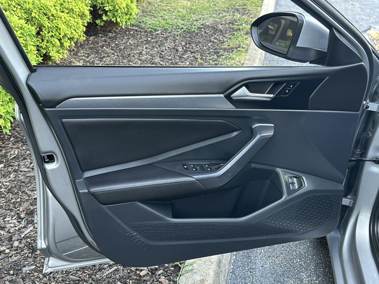Volkswagen Jetta SE Auto 2023