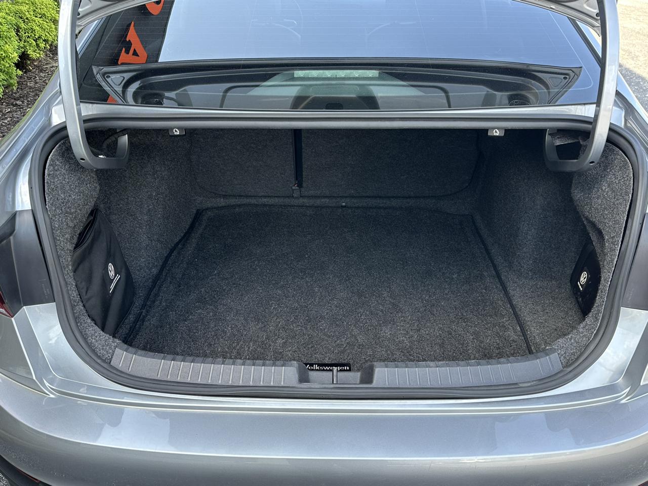 Volkswagen Jetta SE Auto 2023