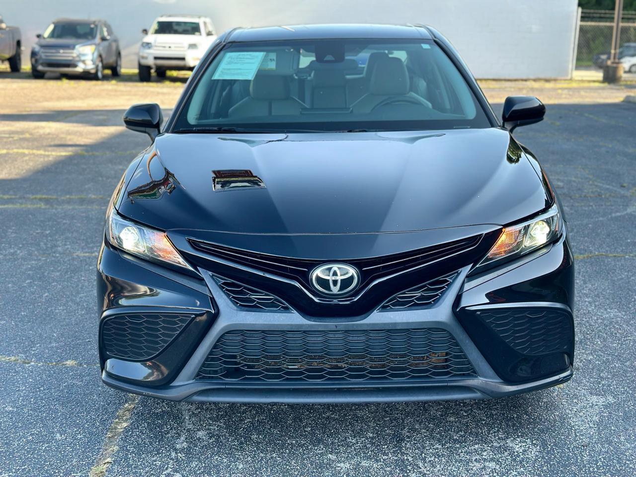 Toyota Camry SE Auto (Natl) 2021