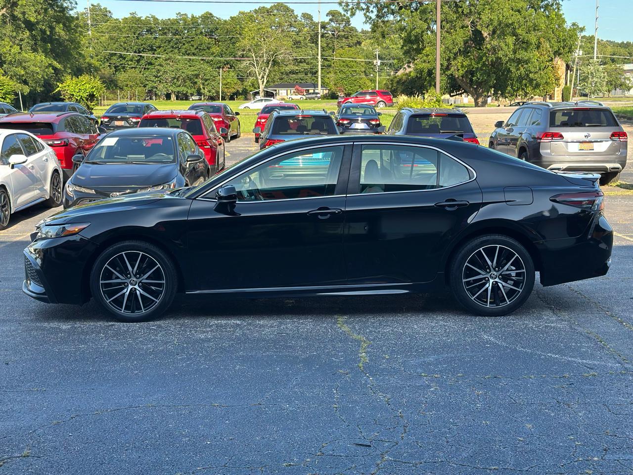 Toyota Camry SE Auto (Natl) 2021