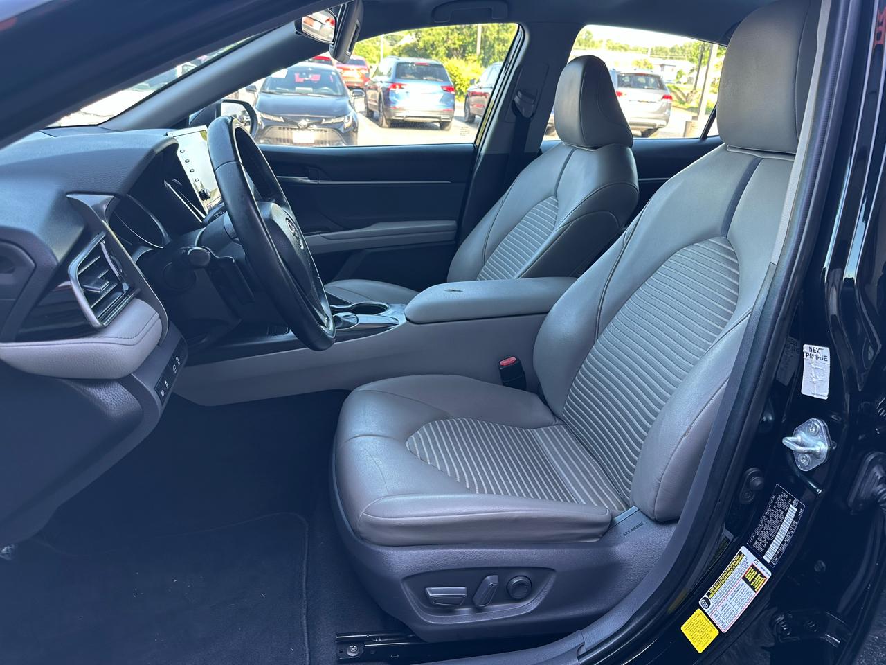 Toyota Camry SE Auto (Natl) 2021