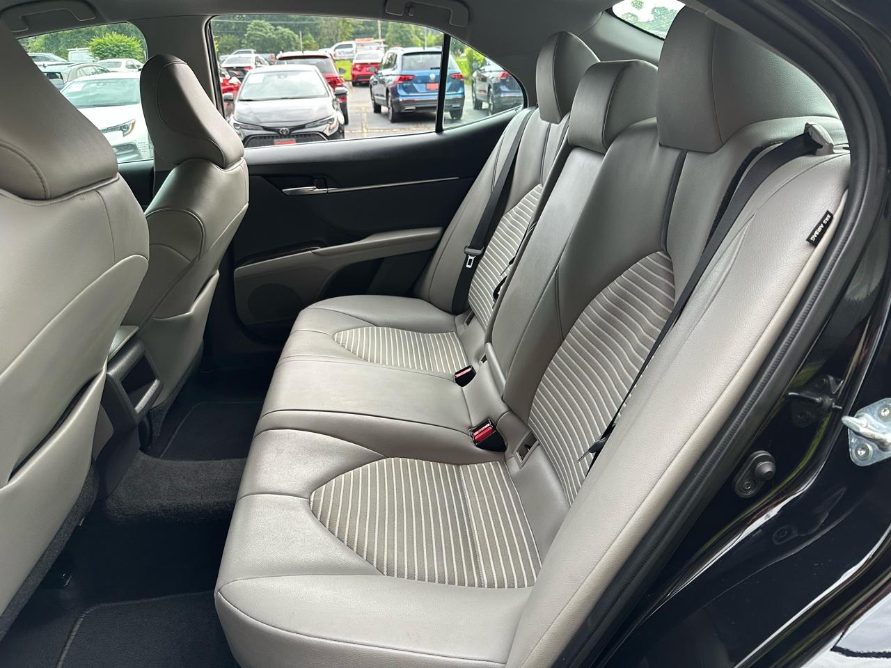 Toyota Camry SE Auto (Natl) 2021