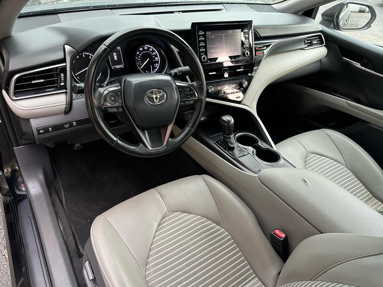 Toyota Camry SE Auto (Natl) 2021