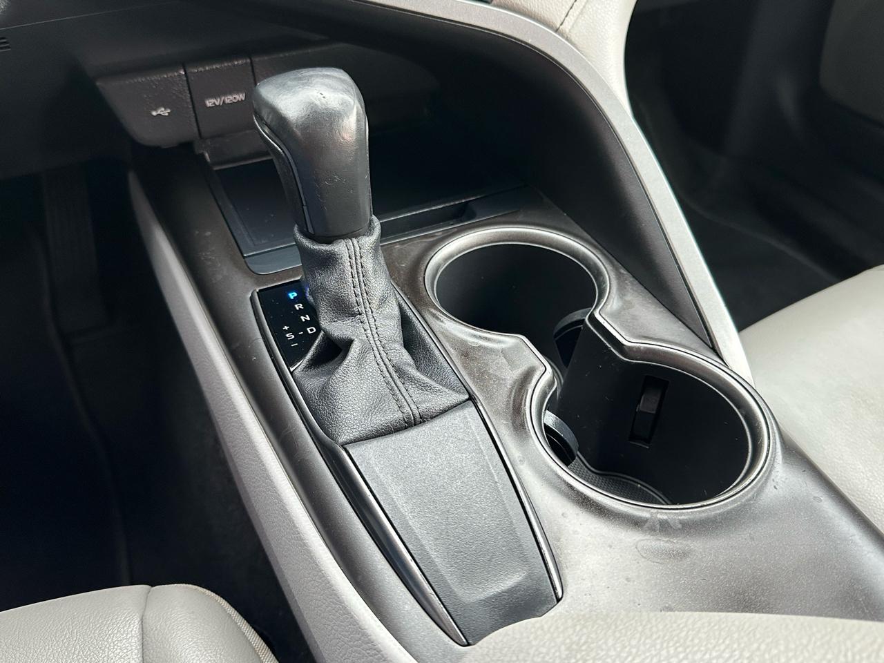 Toyota Camry SE Auto (Natl) 2021