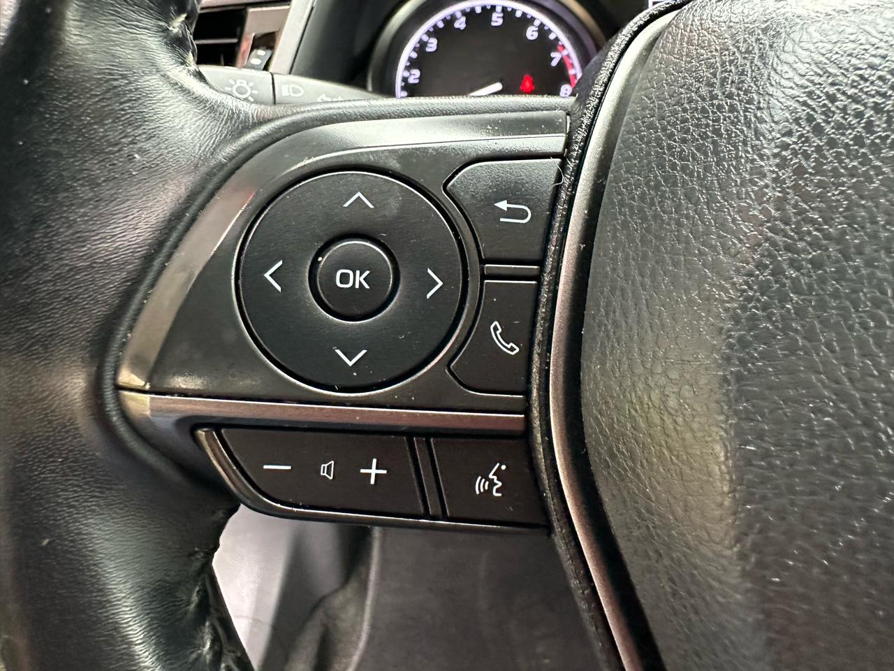 Toyota Camry SE Auto (Natl) 2021