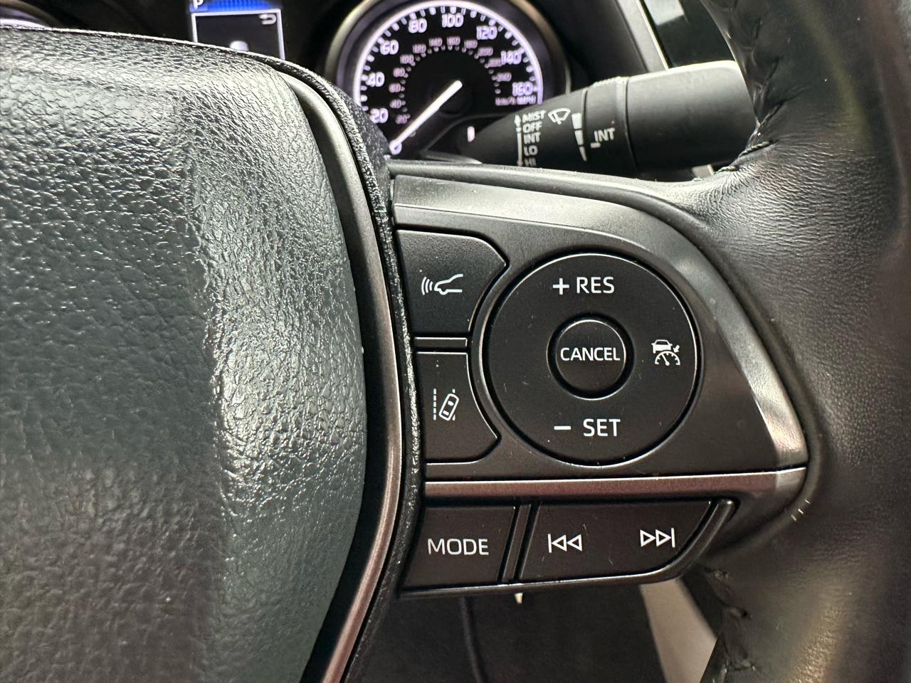 Toyota Camry SE Auto (Natl) 2021
