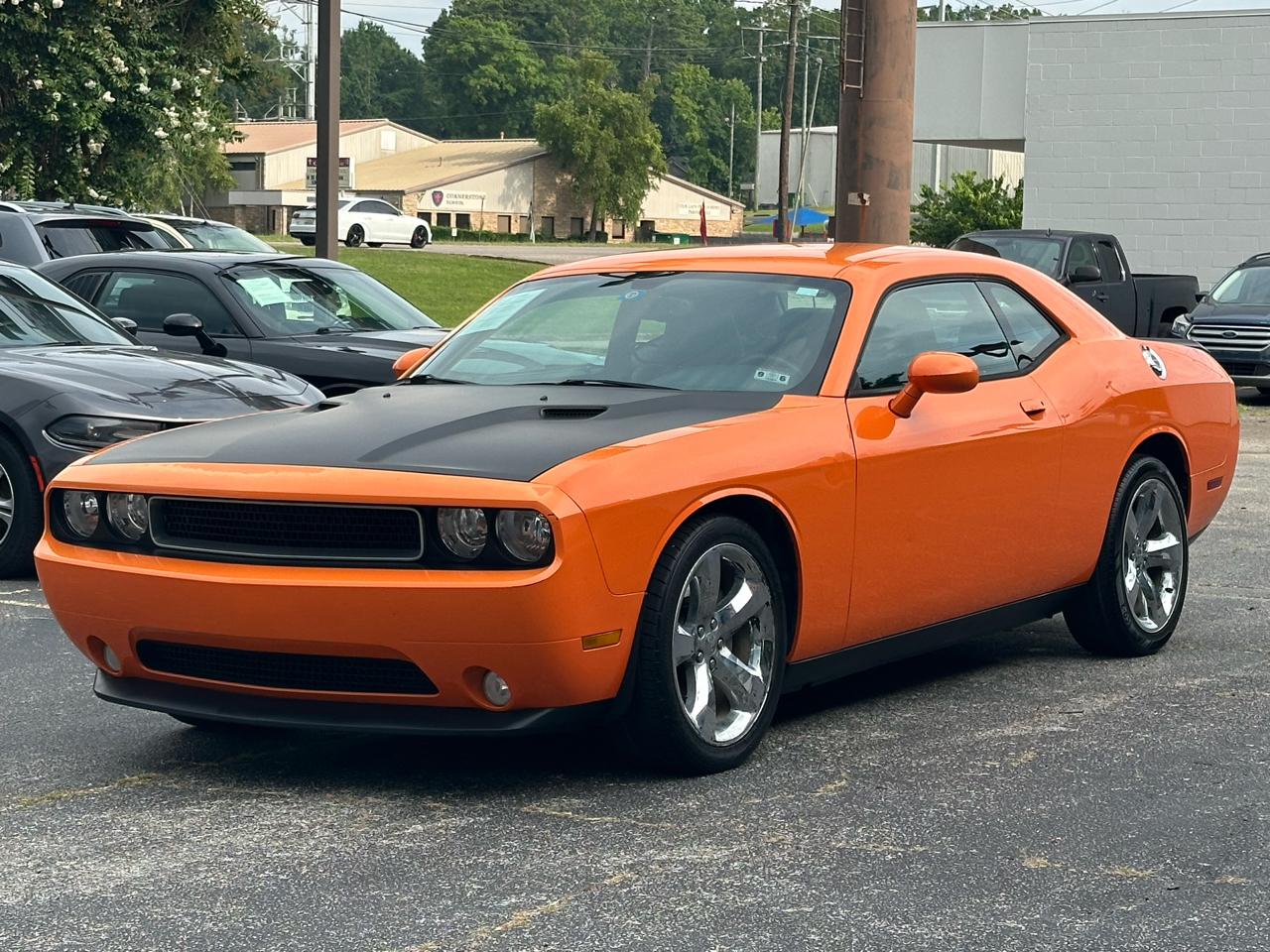 Dodge Challenger 2dr Cpe SXT Plus 2014