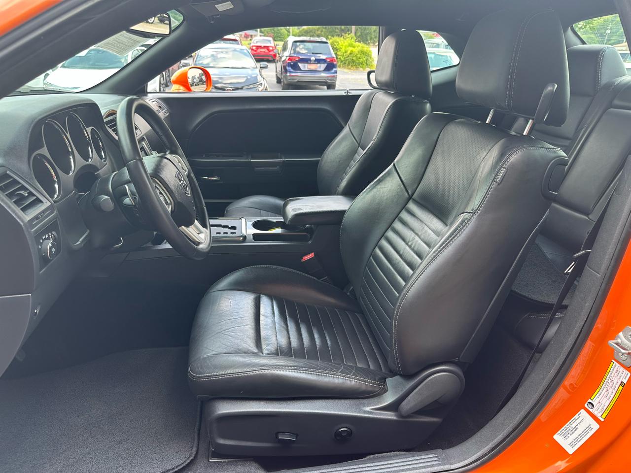 Dodge Challenger 2dr Cpe SXT Plus 2014