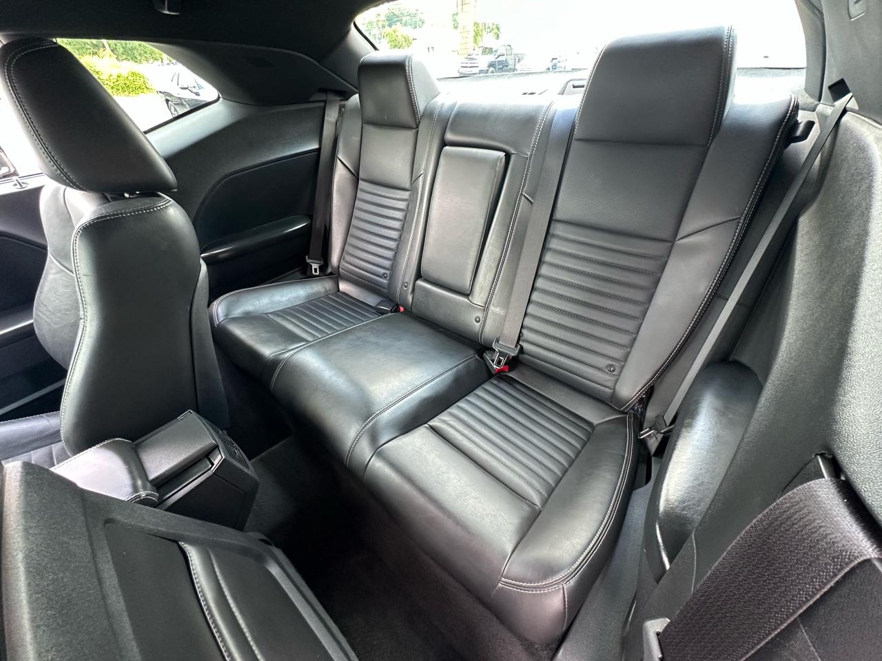 Dodge Challenger 2dr Cpe SXT Plus 2014
