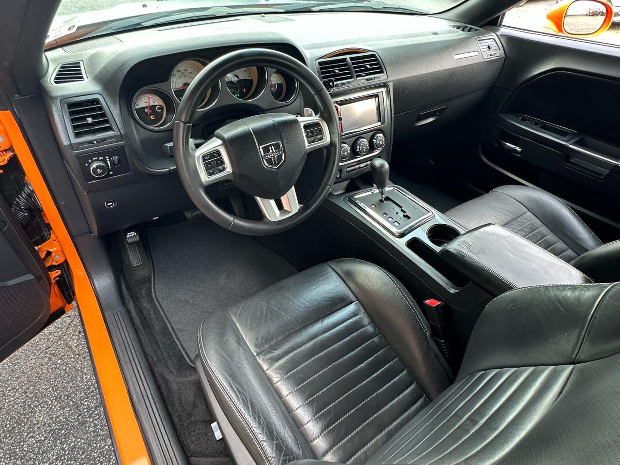 Dodge Challenger 2dr Cpe SXT Plus 2014
