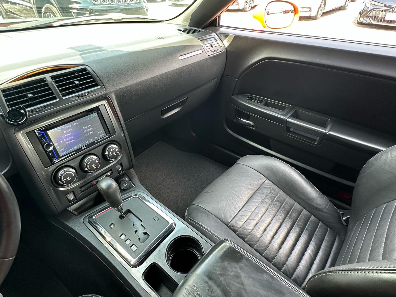 Dodge Challenger 2dr Cpe SXT Plus 2014