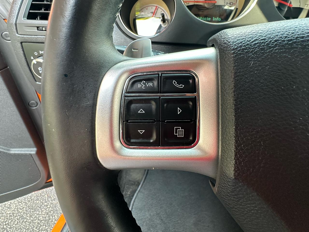 Dodge Challenger 2dr Cpe SXT Plus 2014