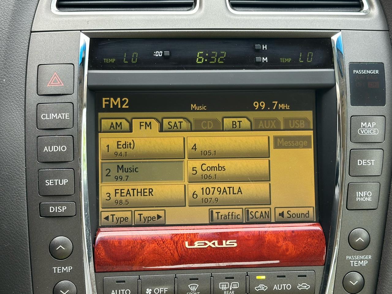 Lexus ES 350 4dr Sdn 2010