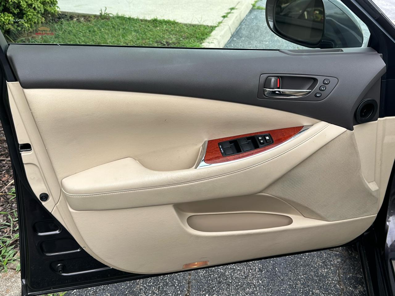 Lexus ES 350 4dr Sdn 2010