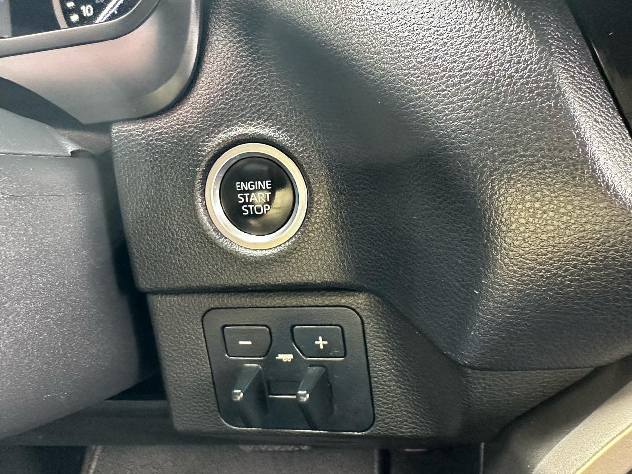 Toyota Tundra 2WD SR5 CrewMax 5.5' Bed (Natl) 2022