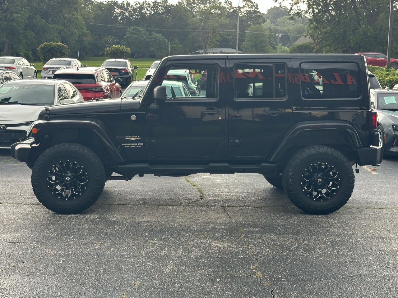 Jeep Wrangler Unlimited 4WD 4dr Sahara 2012