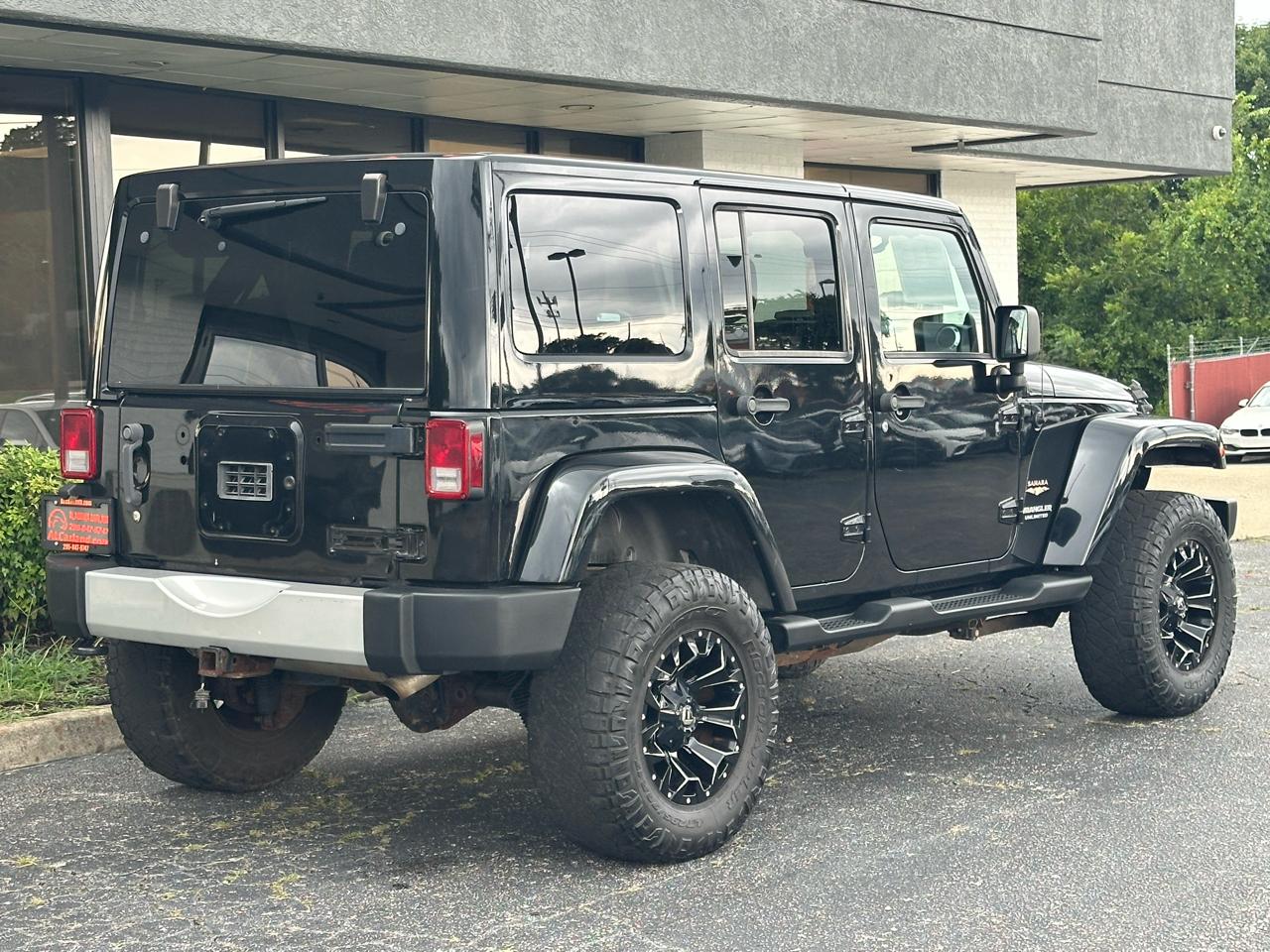 Jeep Wrangler Unlimited 4WD 4dr Sahara 2012