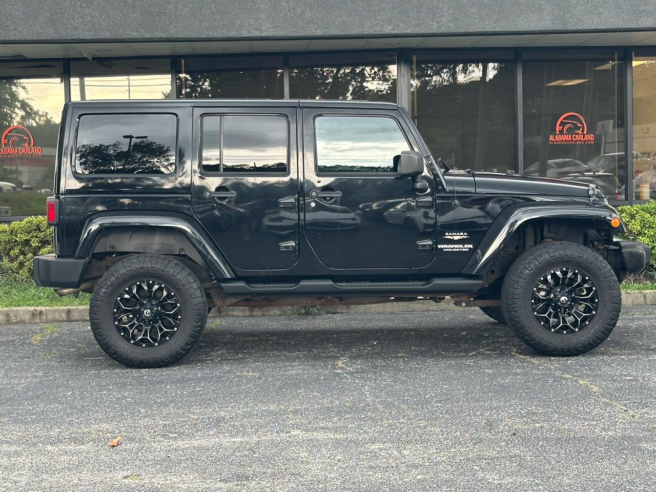 Jeep Wrangler Unlimited 4WD 4dr Sahara 2012