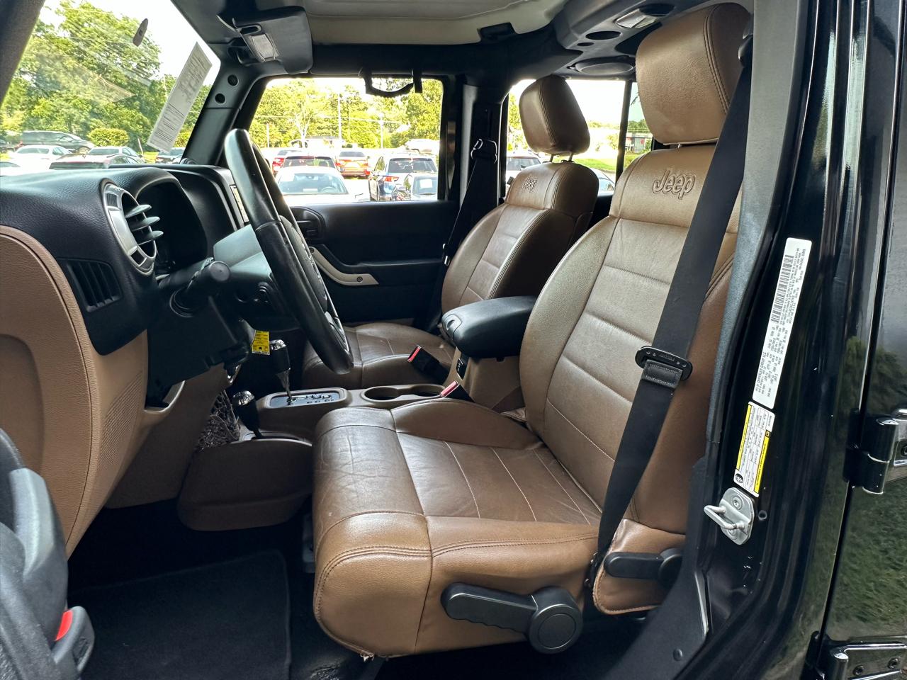 Jeep Wrangler Unlimited 4WD 4dr Sahara 2012