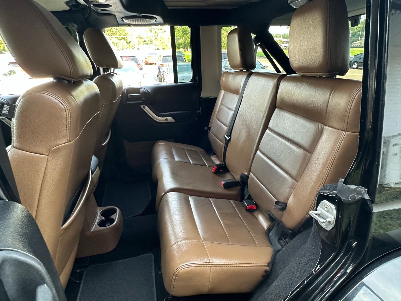 Jeep Wrangler Unlimited 4WD 4dr Sahara 2012