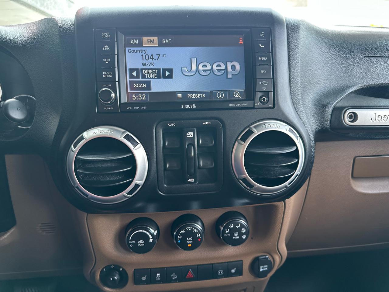 Jeep Wrangler Unlimited 4WD 4dr Sahara 2012