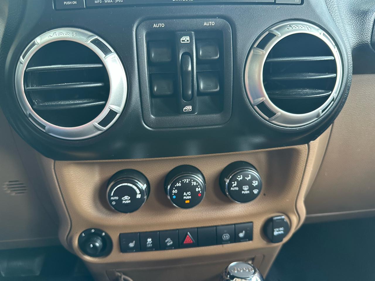 Jeep Wrangler Unlimited 4WD 4dr Sahara 2012