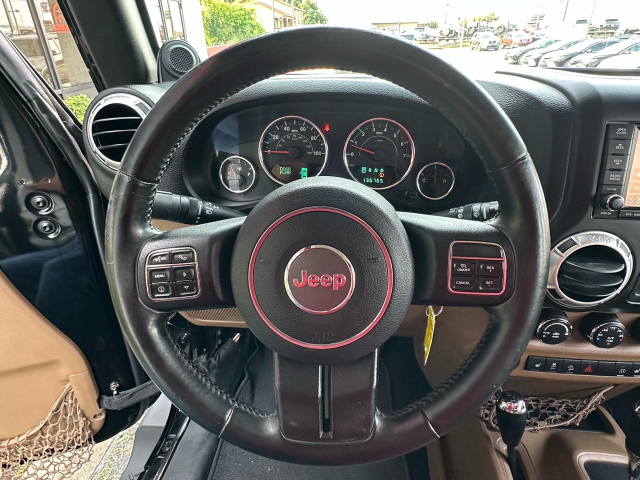 Jeep Wrangler Unlimited 4WD 4dr Sahara 2012