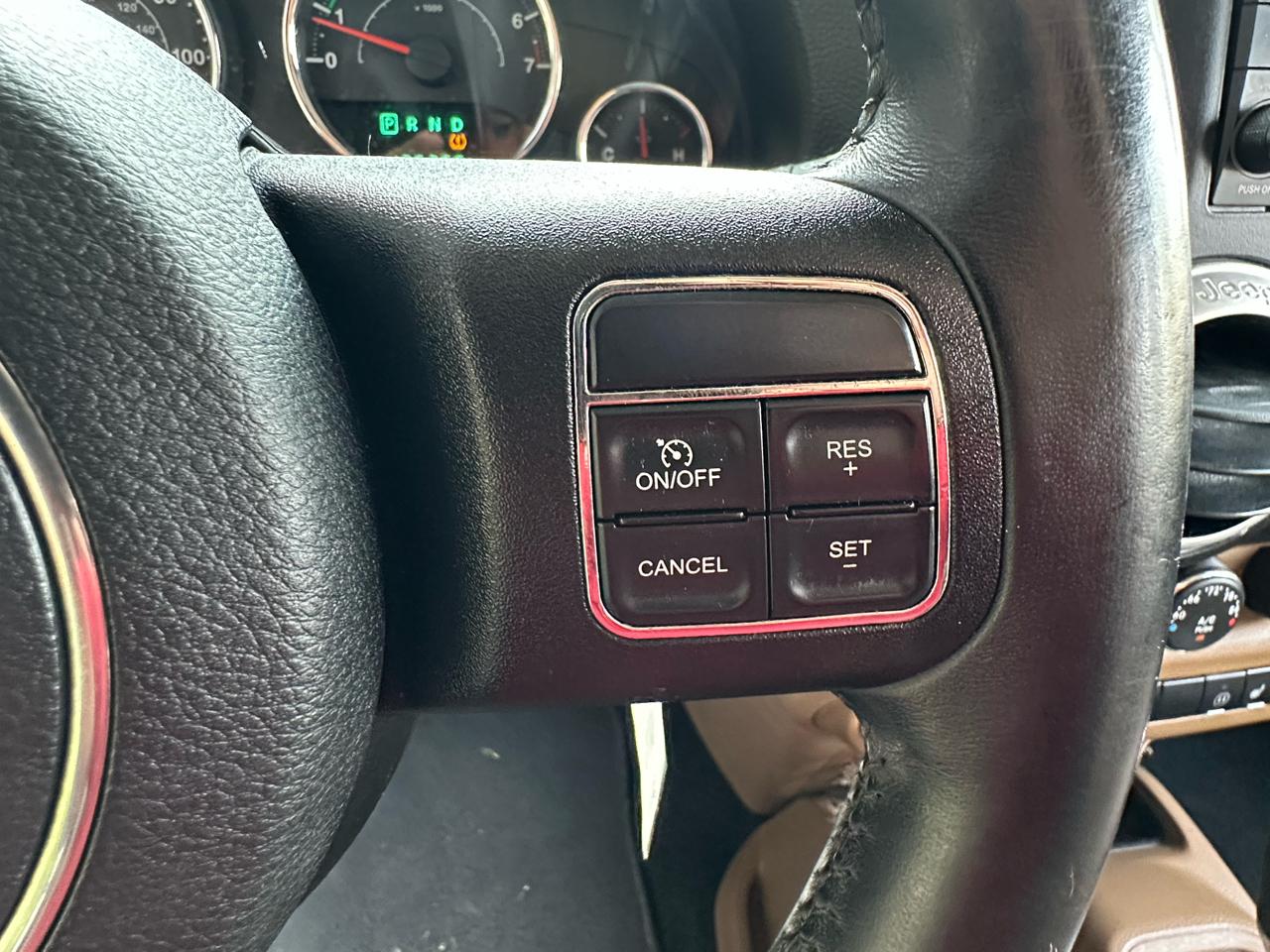 Jeep Wrangler Unlimited 4WD 4dr Sahara 2012