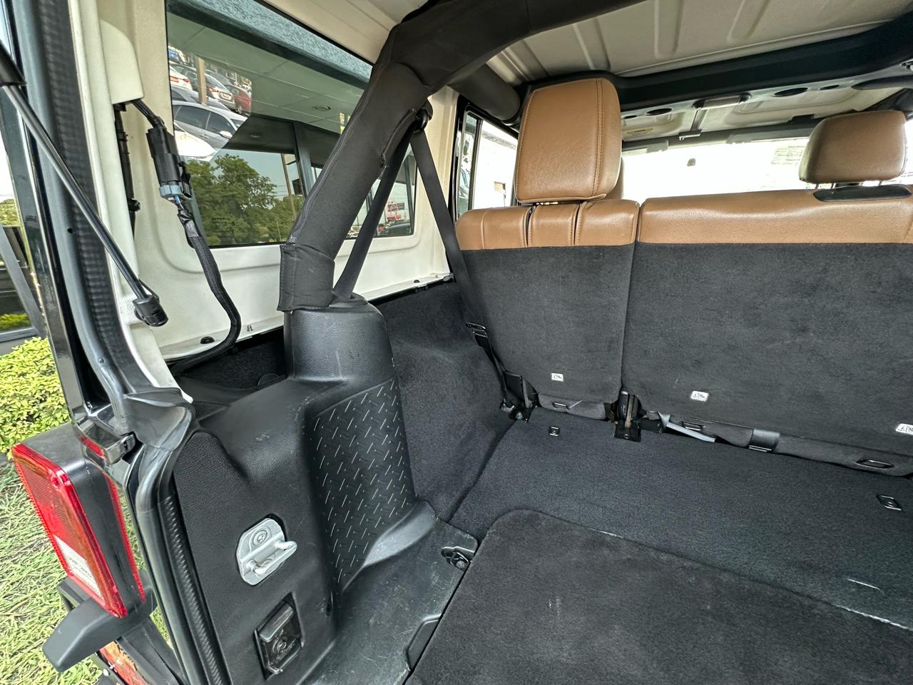 Jeep Wrangler Unlimited 4WD 4dr Sahara 2012