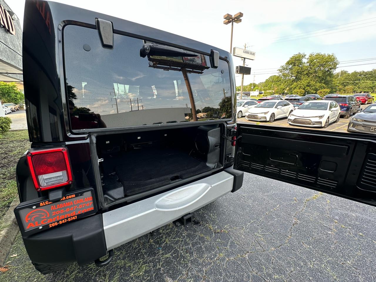 Jeep Wrangler Unlimited 4WD 4dr Sahara 2012