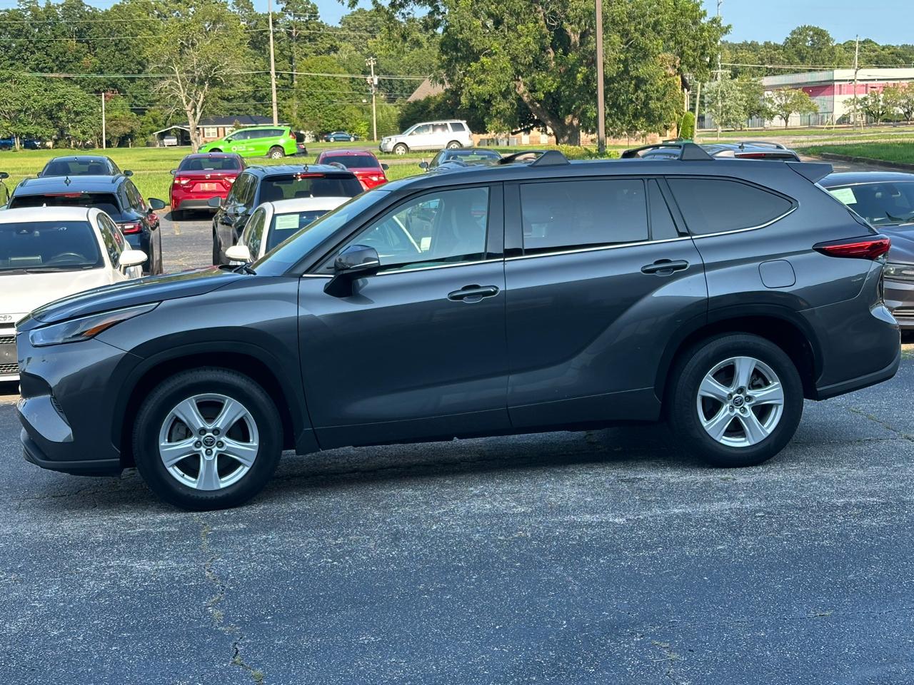 Toyota Highlander LE FWD (Natl) 2021