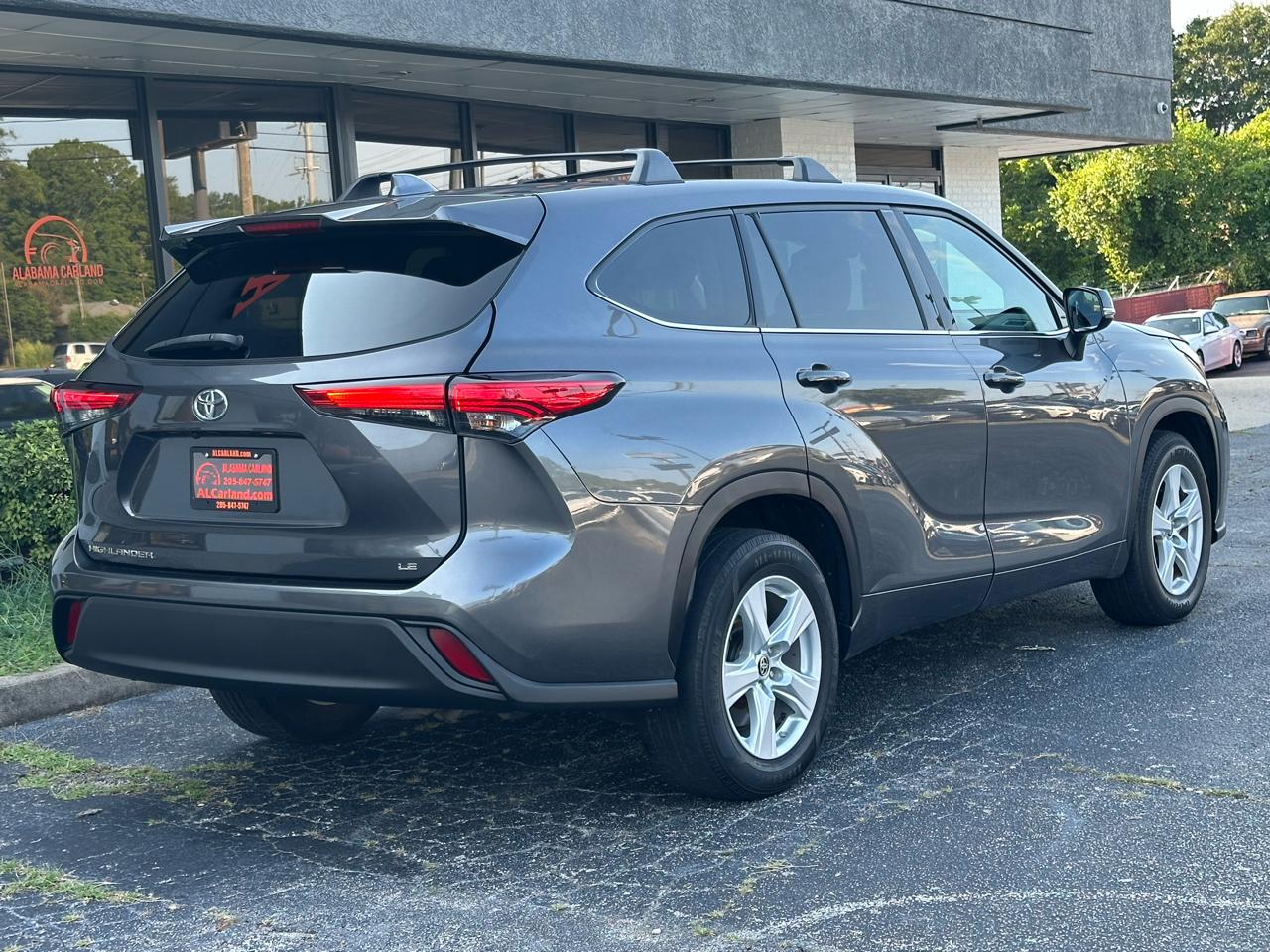 Toyota Highlander LE FWD (Natl) 2021