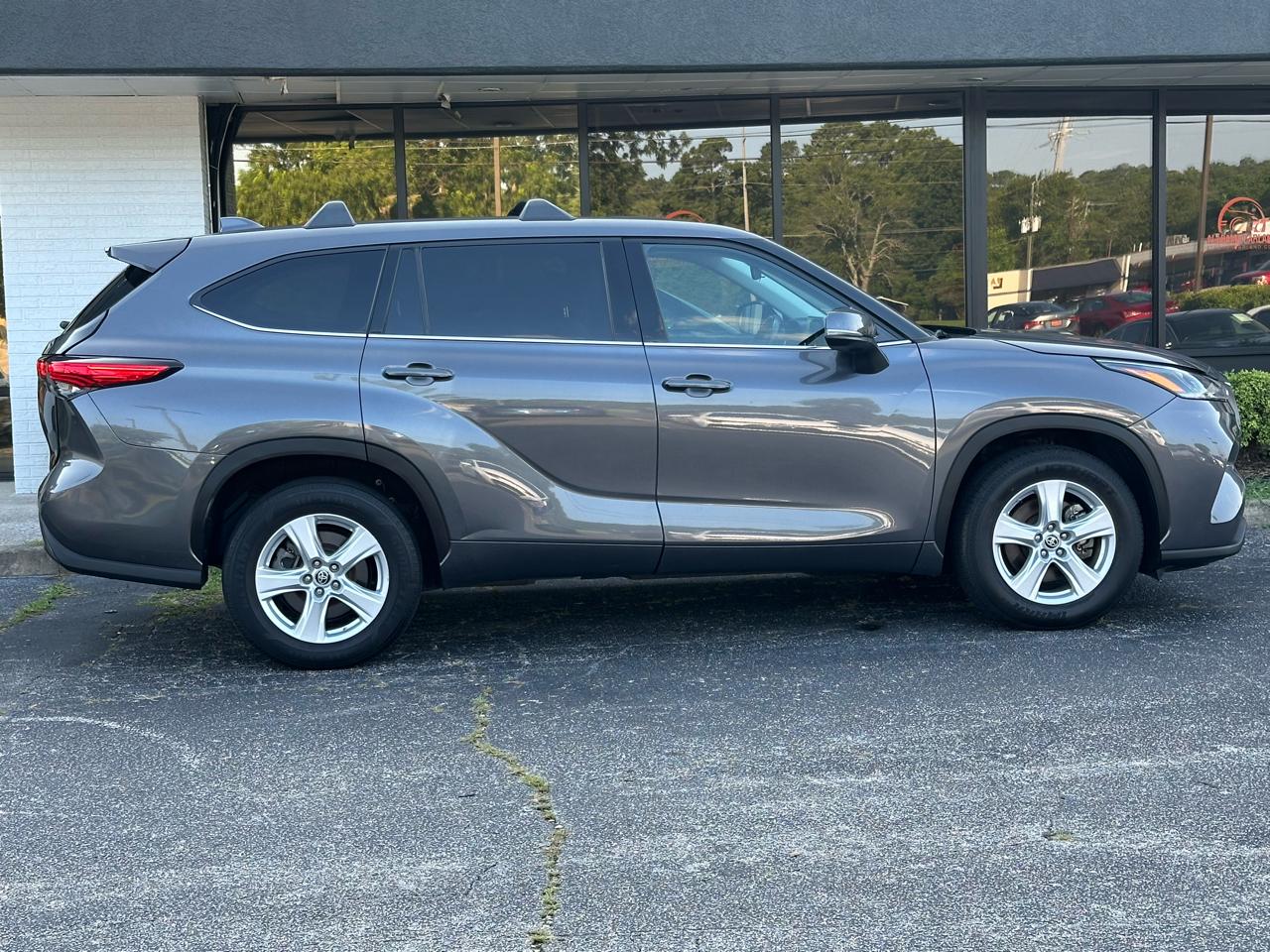 Toyota Highlander LE FWD (Natl) 2021
