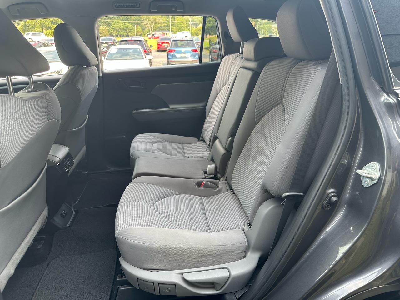 Toyota Highlander LE FWD (Natl) 2021